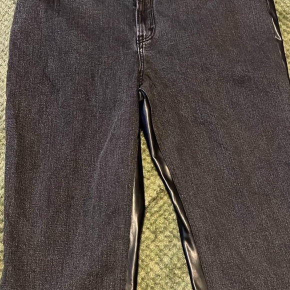 Abercrombie & Fitch: Mixed Fabric Ultra High Rise Ankle Straight - Picture 4 of 6